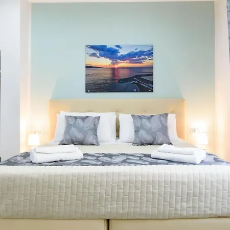 Symphony House לינה וארוחת בוקר 4*