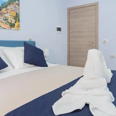 לינה וארוחת בוקר Symphony House