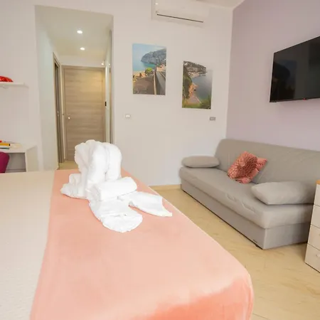 לינה וארוחת בוקר Symphony House 4*