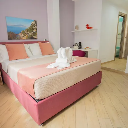 לינה וארוחת בוקר Symphony House סורנטו