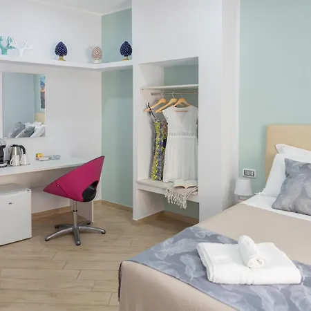 לינה וארוחת בוקר Symphony House