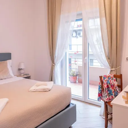 Symphony House سورينتو