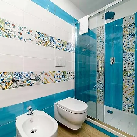 Symphony House Bed & Breakfast 4*